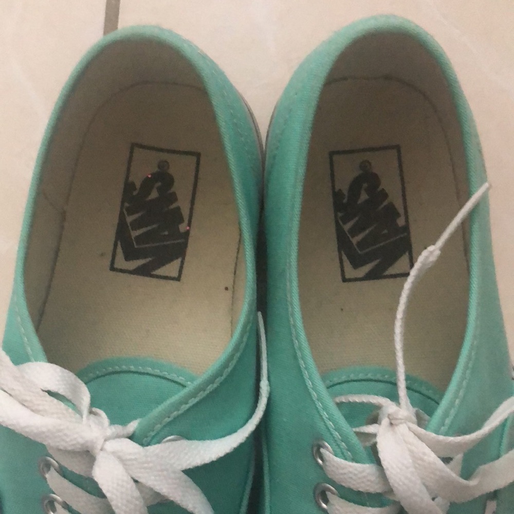 Vans - Picture 2 of 6